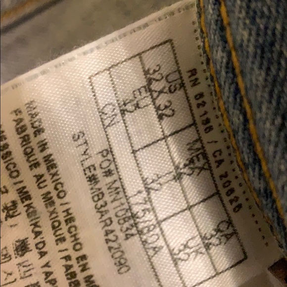 NWOT Guess Distressed Ripped Denim Jeans - Picture 4 of 7
